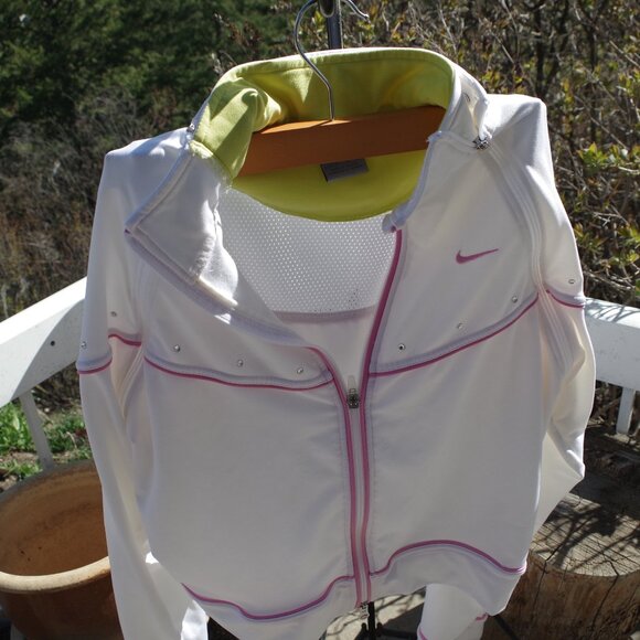 Active Nike Kids White Jacket - Picture 1 of 5